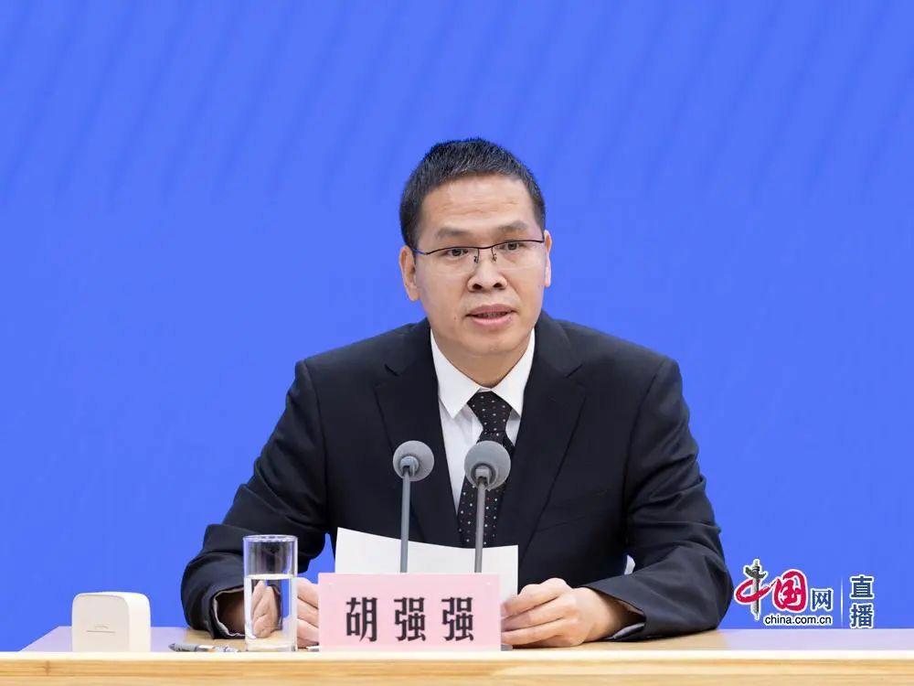 胡強(qiáng)強(qiáng).jpg